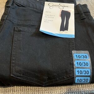 B8.2 NWT Jessica Simpson Mid Rise Slight Flare Soft Stretch Boot Cut Jeans